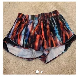 Lululemon Hotty Hot HR shorts. Sz 4 tall